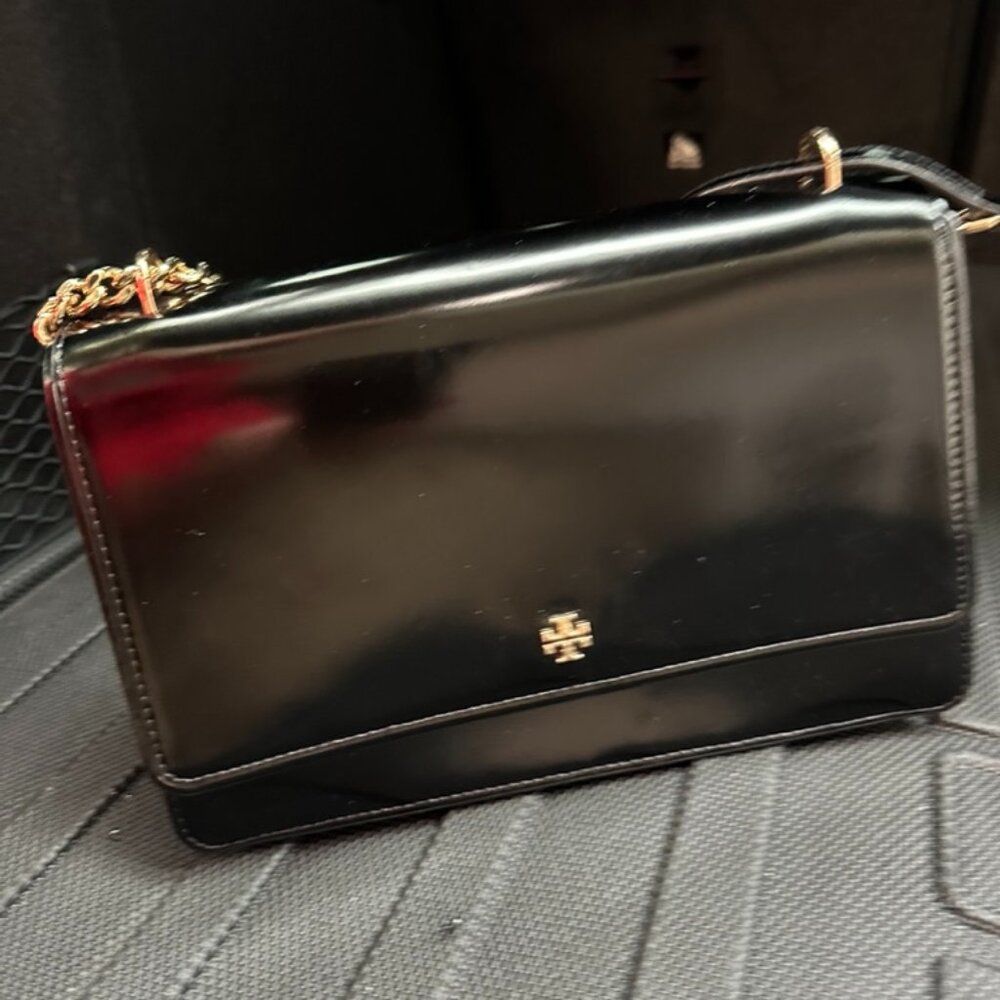 Tory Burch Emerson Chain Wallet Crossbody in Black